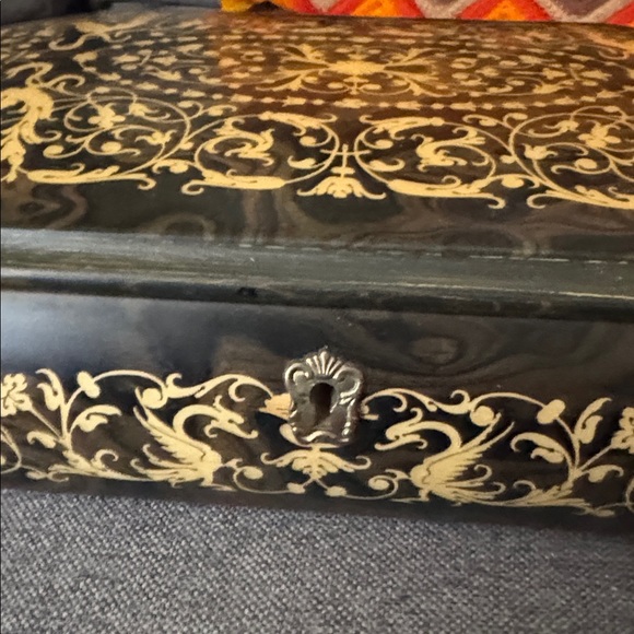 Exquisite Vintage Italian Inlaid Wood Music Box - Excellent Condition - Picture 2 of 12